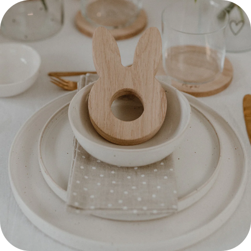 Eierbecher aus Holz Motiv Hase