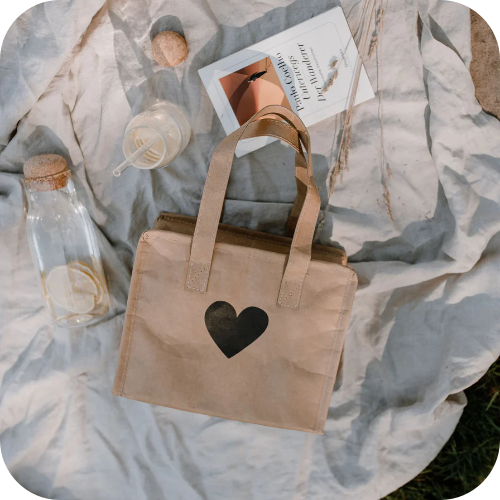Nachhaltige Kühltasche aus Papier mit Herz Motiv